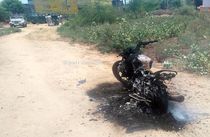 Ranthambore रोड पर अंधाधुंध फायरिंग की घटना को देख शटर बंद कर बचाई जान, महिलाओं ने लाठी व पत्थरों से किया वार और क्या कहा इस महिला ने