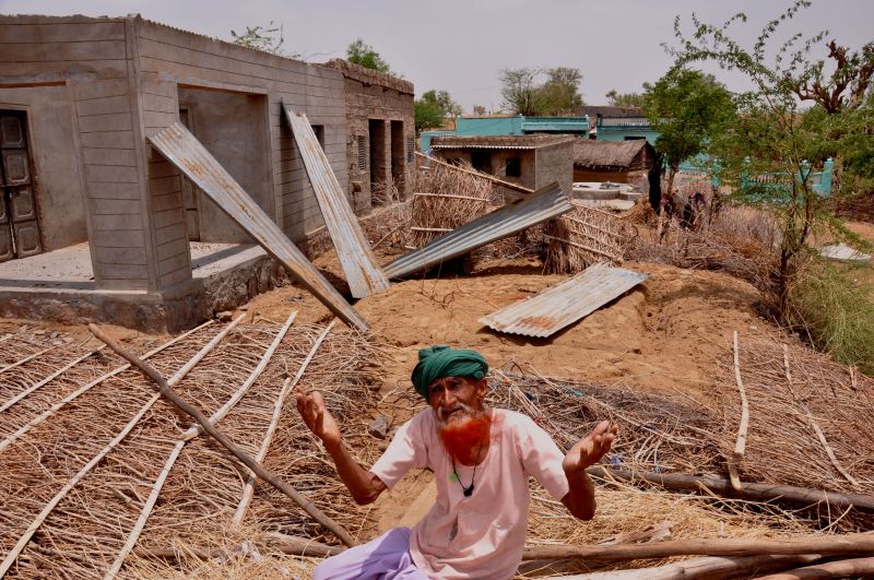 Rajiv Gandhi's Baratati..algoja magician ... and these hall ...
