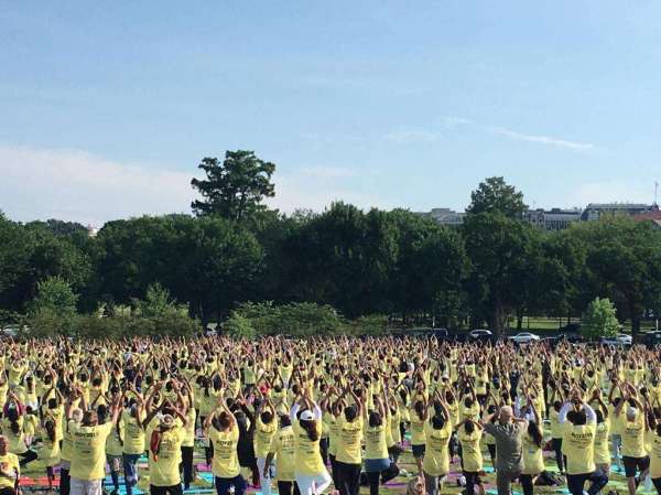 yoga in front of white house