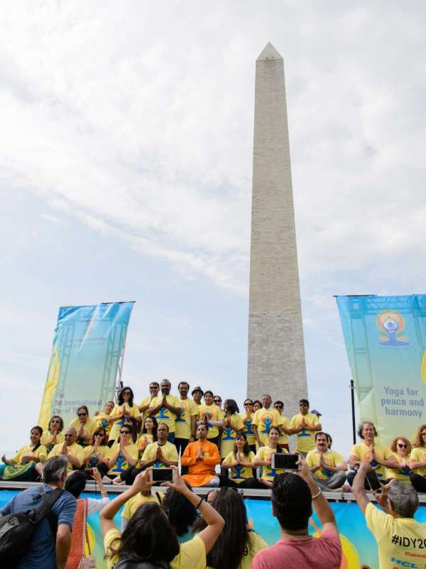 yoga in front of white house