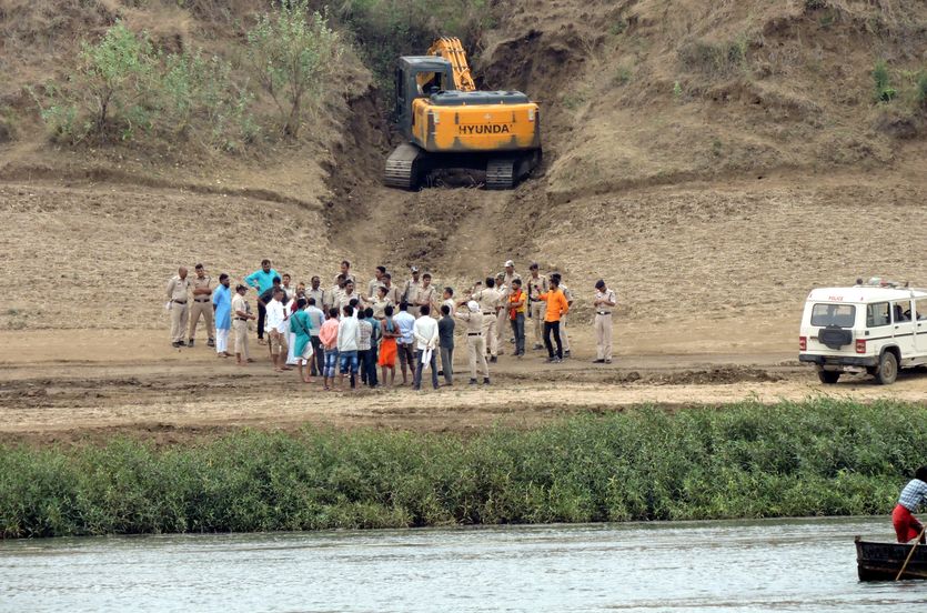 Narmada sand mining