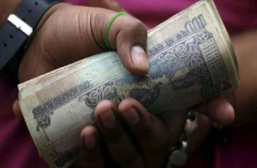 Mahila Patwari Sent Jail For One Year For Taking Bribe