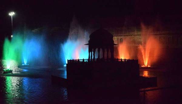 Teertharaj Machchund with colorful splinter