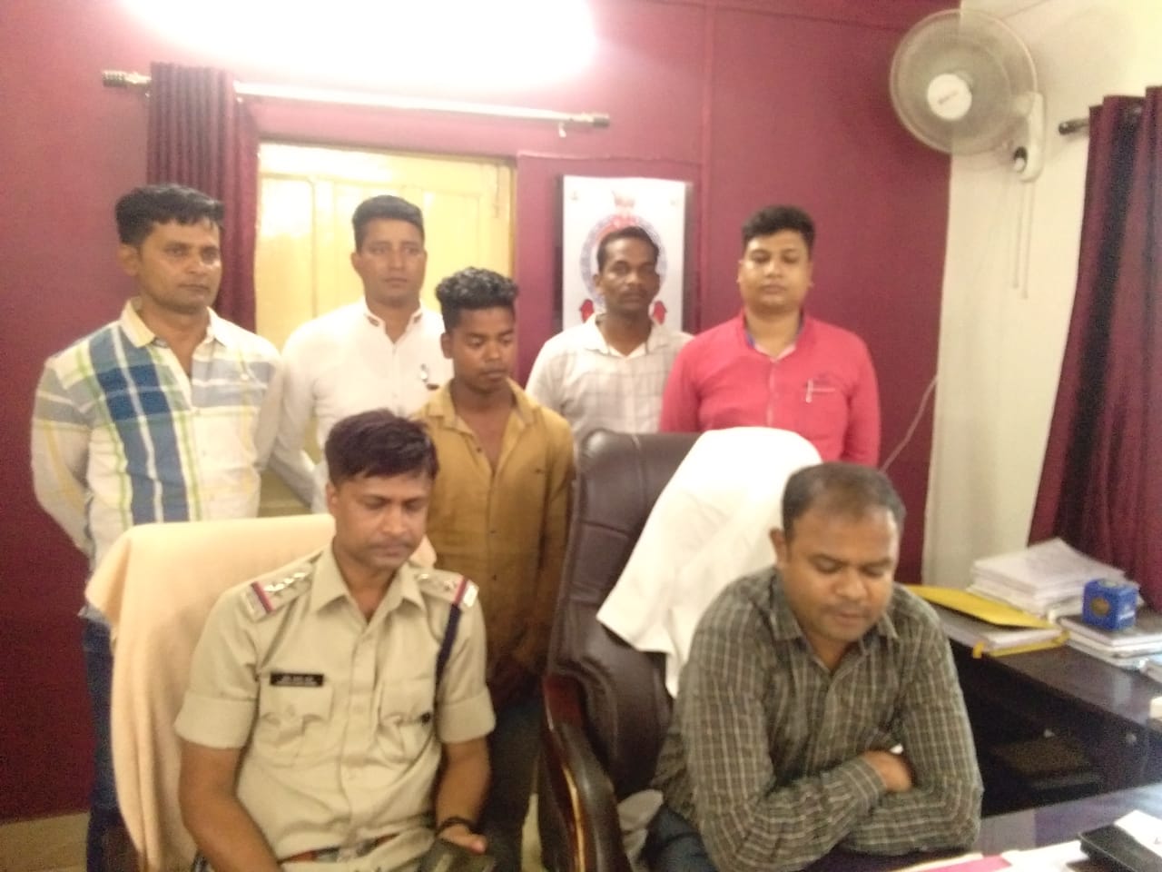 पुलिस ने बताया कि मानिकपुर चौकी क्षेत्र में हुई मोबाइल लूट के आरोप में महेश सोनी के खिलाफ केस दर्ज है