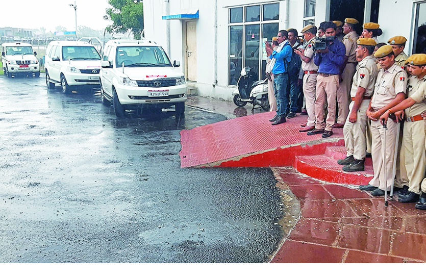 सीएम गहलोत के विमान की कोटा में इमरजेंसी लैंडिंग की सूचना से मचा हड़कम्प, सड़कों पर दौड़ा शासन-प्रशासन