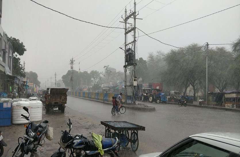 monsoon : राजगढ़ में बदला मौसम का मिजाज, तेज हवा के साथ हुई बारिश, देखें फोटो