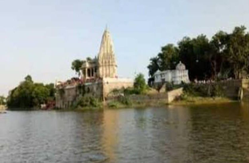 Fishery Hunts in the varah Sarovar of Baghera, Fury in People