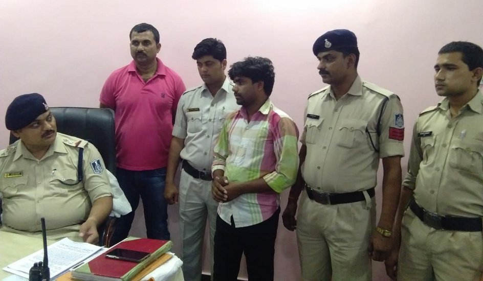 Blackmailing accused caught by Singrauli police