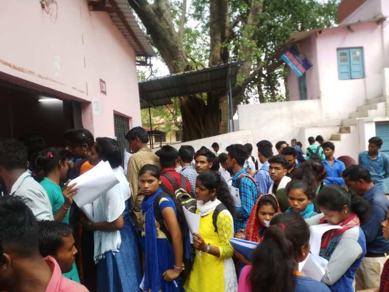 A crowd of students in the college taking admission