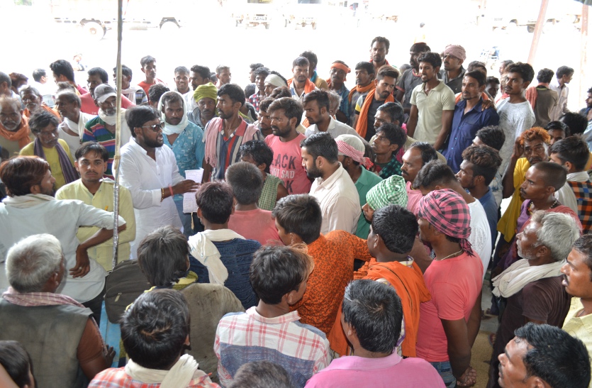Video: हम्मालों की हड़ताल के चलते 10 करोड़ से अधिक का कारोबार प्रभावित, प्रदर्शन से परेशान हुए किसान
