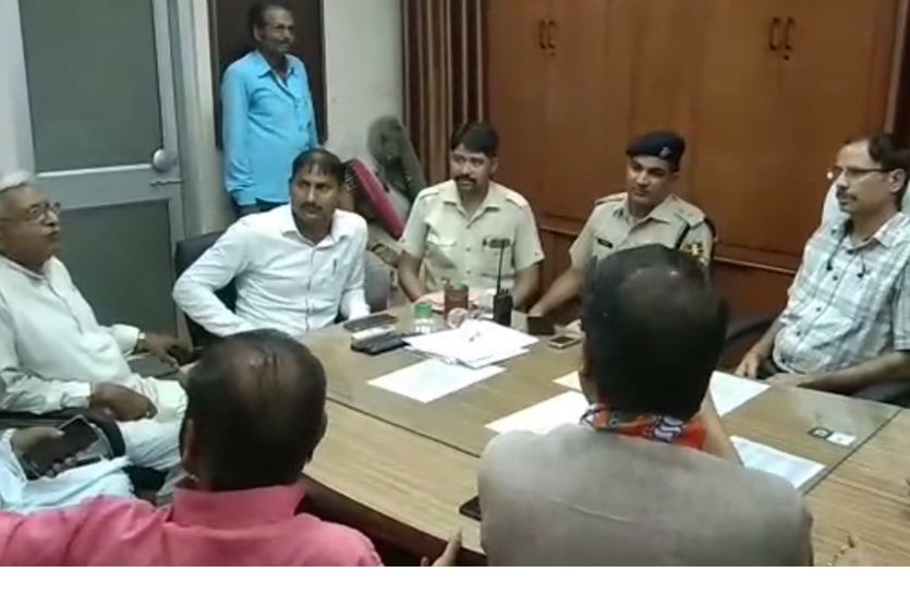 दुल्हन अपहरण केस:आंदोलनकारियों ने सड़क पर शव रख सीएडी सर्किल किया जाम, सरकारी नौकरी और 10 लाख मुआवजे पर अड़े