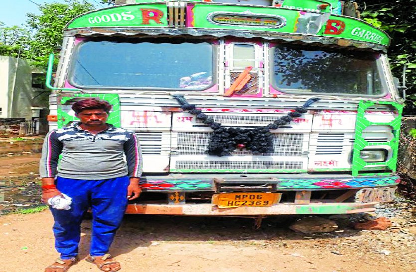 police gwalior caught pds wheat truck