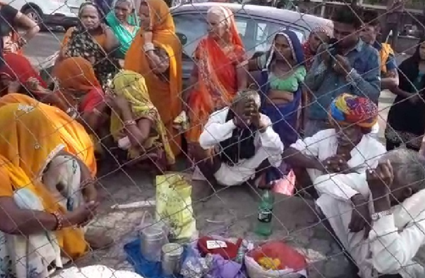 बेटे की आत्मा लेने 2 साल बाद एमबीएस पहुंचे परिजन, तांत्रिकों ने किया अनुष्ठान, टोना-टोटके से अस्पताल में मचा हड़कम्प