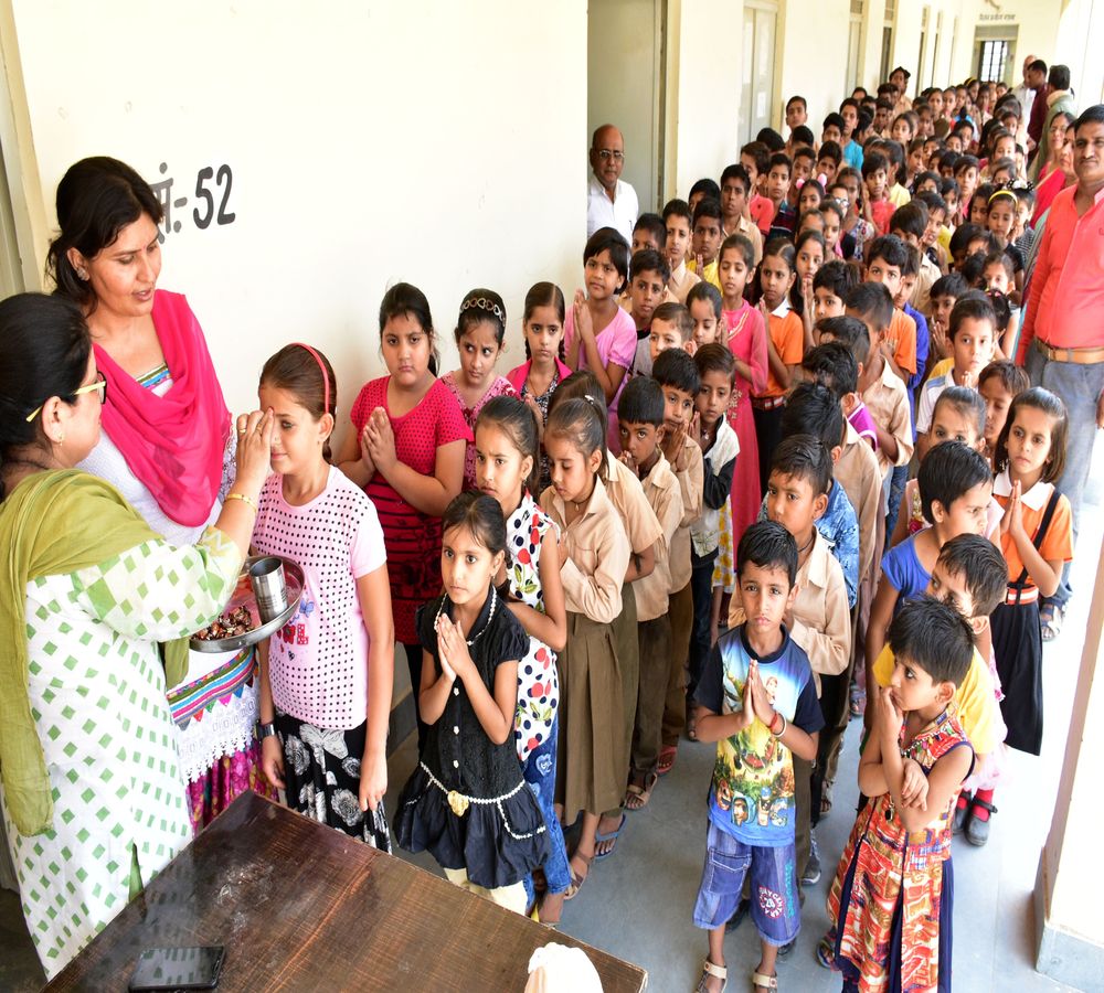 शिक्षा के मंदिर में पहली प्रार्थना