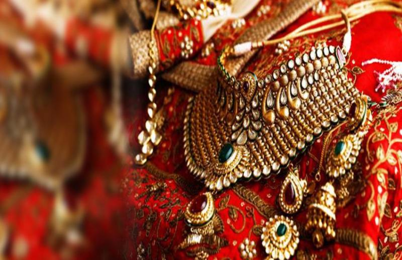 Gold rose by Rs 250, silver saw strength of Rs 620