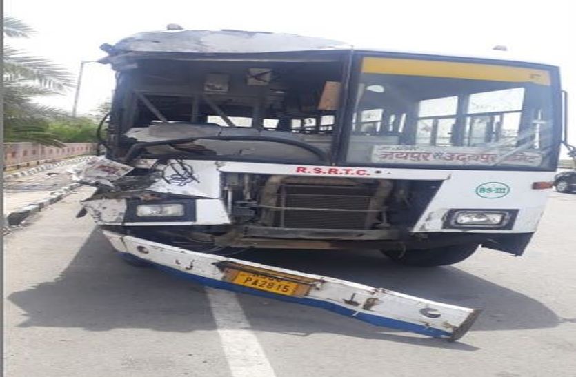 More than 10 injured in roadway bus-truck collision