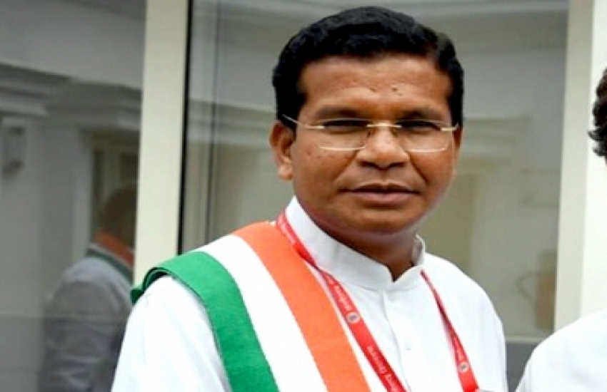 Chhattisgarh PCC chief pray to Maa Narmada for Cong candidate victory