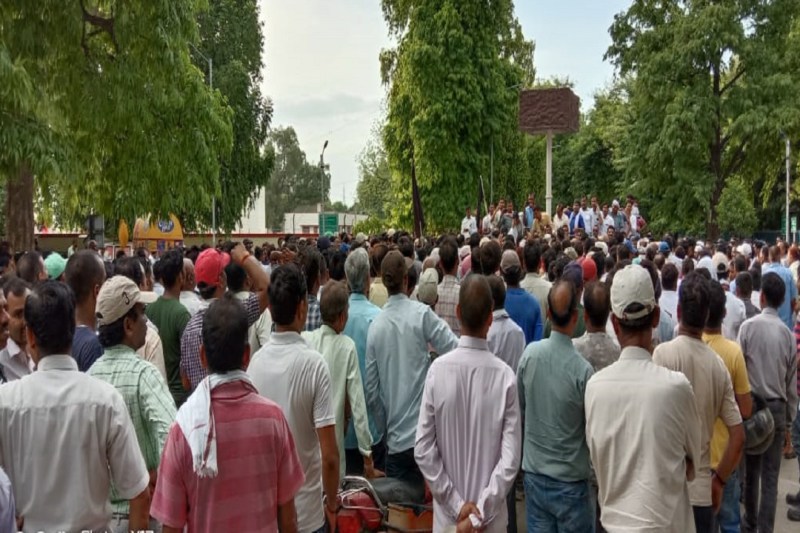 निगमीकरण के खइलाफ डीएलडब्ल्यू कर्मचारियों की रैली