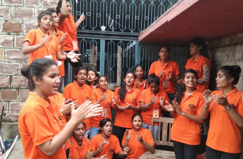 लोकसभा चुनाव के बाद भी आयोग ने खाली नहीं किया जेडीबी कॉलेज, छात्राओं ने प्रदर्शन कर 7 दिन का दिया अल्टीमेटम