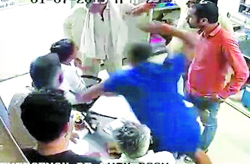 Attenders beaten doctor in bhind hospital 