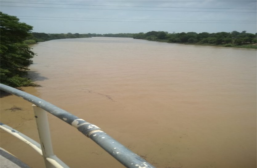 Bina river full after rain