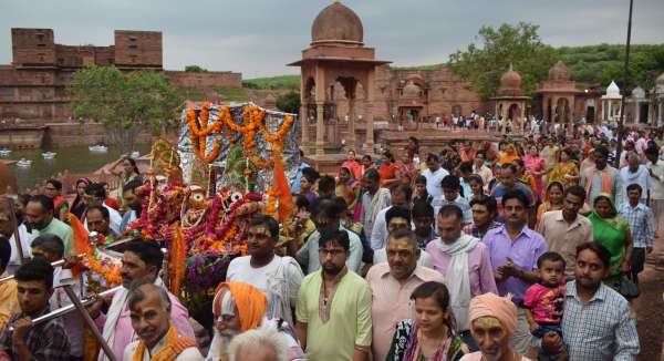 Lord Jagannath visited TirthaRaj Mchkund in the palanquin ...