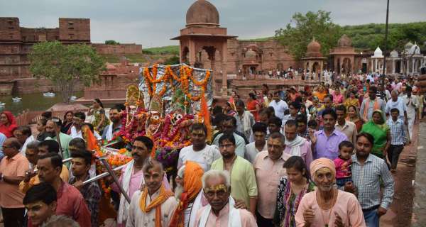 Lord Jagannath visited TirthaRaj Mchkund in the palanquin ...