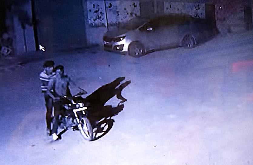 bike-in-the-night-the-car-stole-at-night