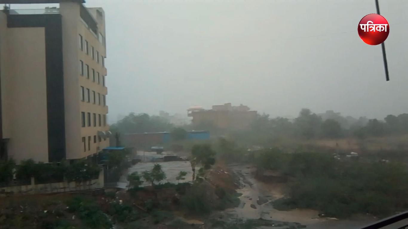 Heavy rain in ajmer: बादलों ने तोड़ी चुप्पी, फिर झूम के बरसे बदरा