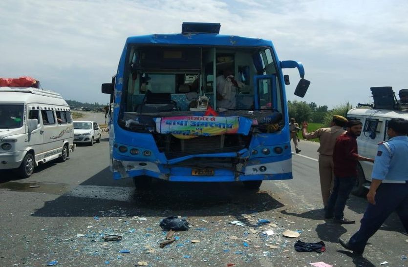bus of amarnath yatris of ajmer accident in jk