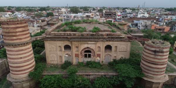 Jar-jar ho gajra memories, see the mausoleum of Ghajra happening in pi
