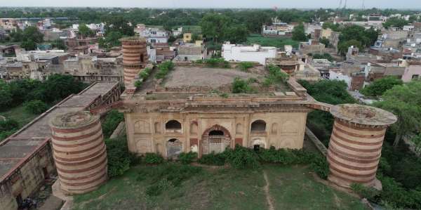 Jar-jar ho gajra memories, see the mausoleum of Ghajra happening in pi