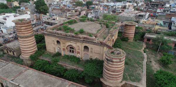 Jar-jar ho gajra memories, see the mausoleum of Ghajra happening in pi