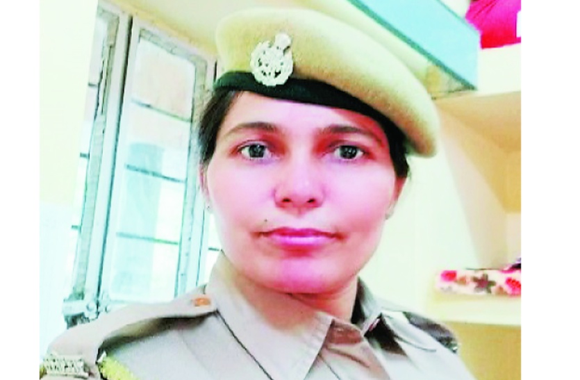 BIG News: महिला कांस्टेबल को बहादुरी के लिए पुलिस महानिदेशक ने दिया 5 हजार का पुरस्कार