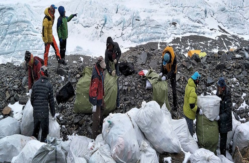 Nepal: waste found on Everest firm Efforts to make money from it