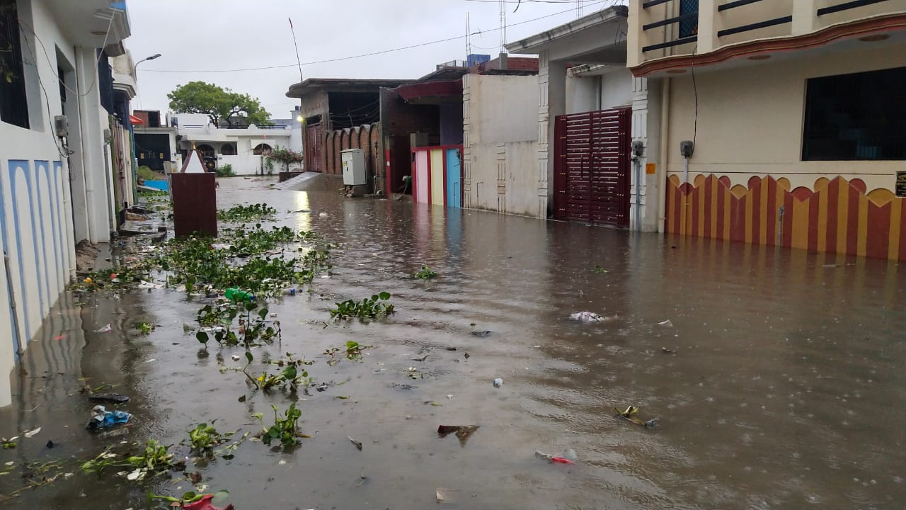 Ayodhya has become waterlogged due to heavy rain