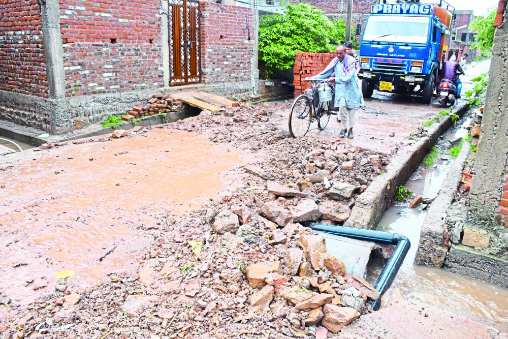 sewer contractor dug the road without notice sewer line project in mp