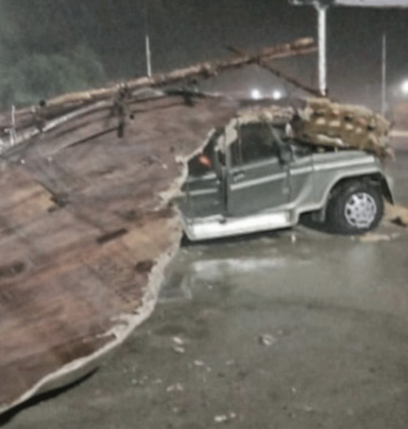 Hanuman's statue in Ayodhya fell on Bolero Due To Heavy Rain