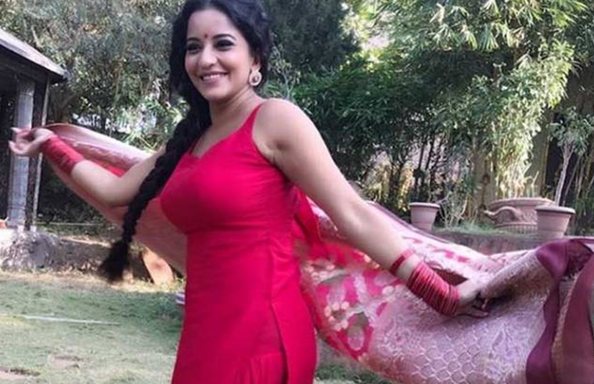 Bhojpuri Star Monalisa get brand new audi in her garage watch video