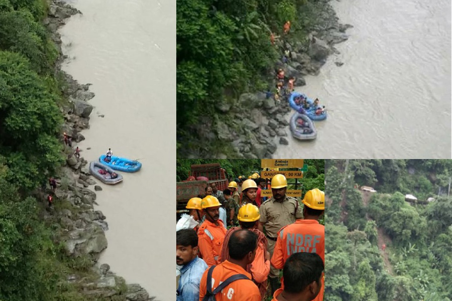 Car falls into Teesta River 