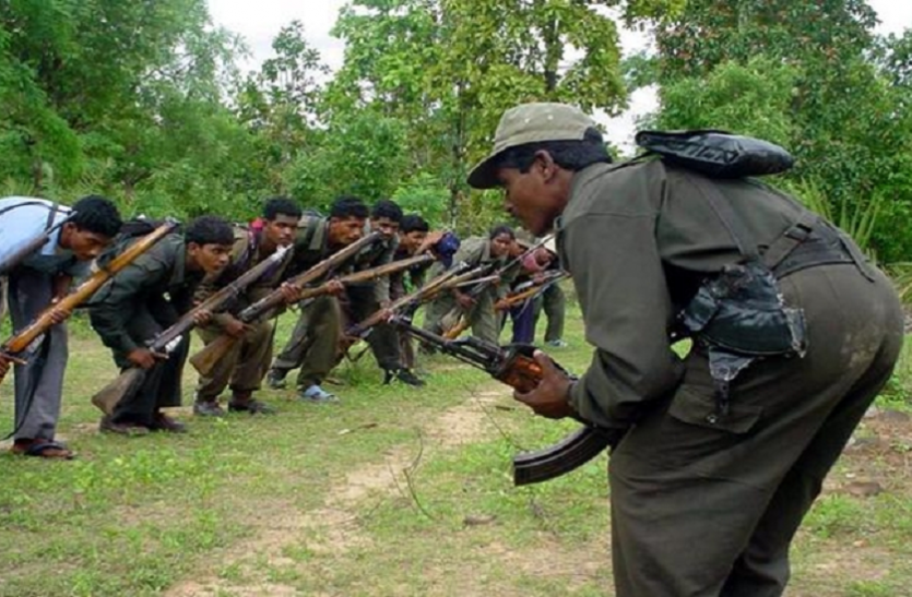 3 person killed in encounter between naxals and police