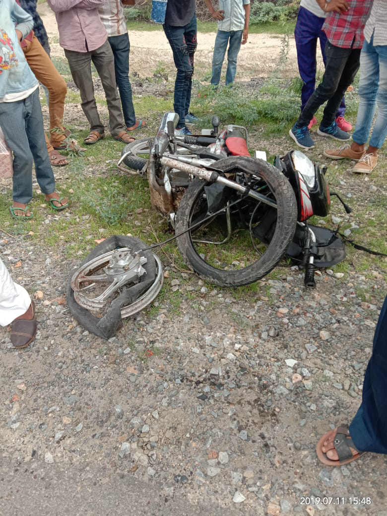 Ambulance collision bikes, two youths die in bhilwara