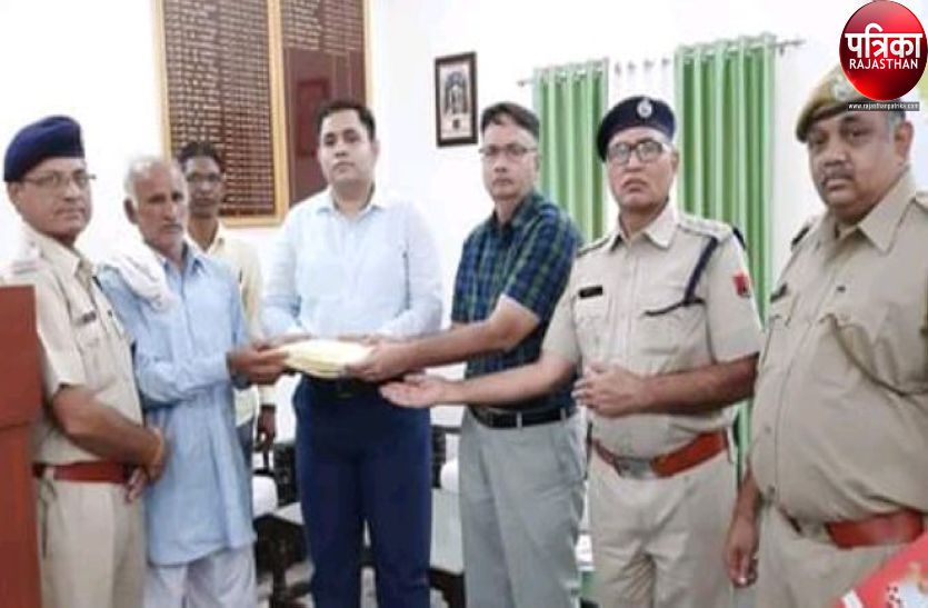 Police collected help fund for the treatment of constable in pali