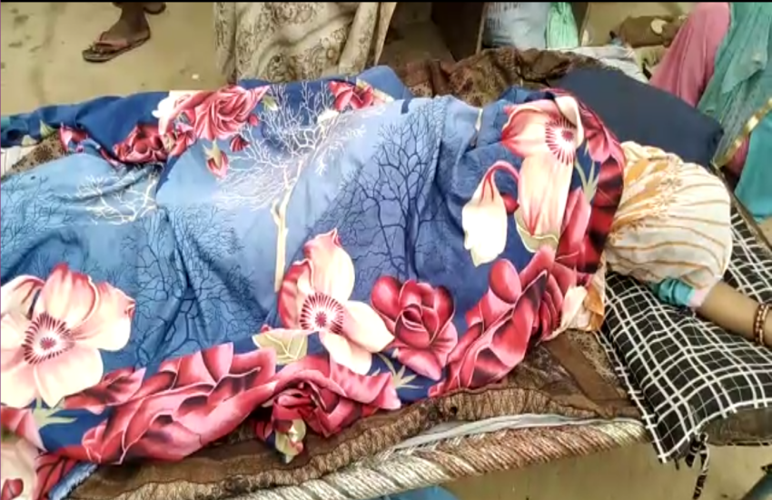 घर की छत गिरने से मां और तीन बच्चे घायल, गांव में मचा हाहाकार