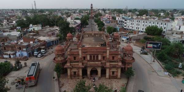 See the historic city Jubilee Hall made of red and white stones 