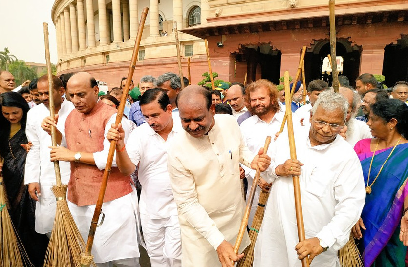 Loksabha Speaker Starts 2 Days Cleanliness Campaign In Parliament