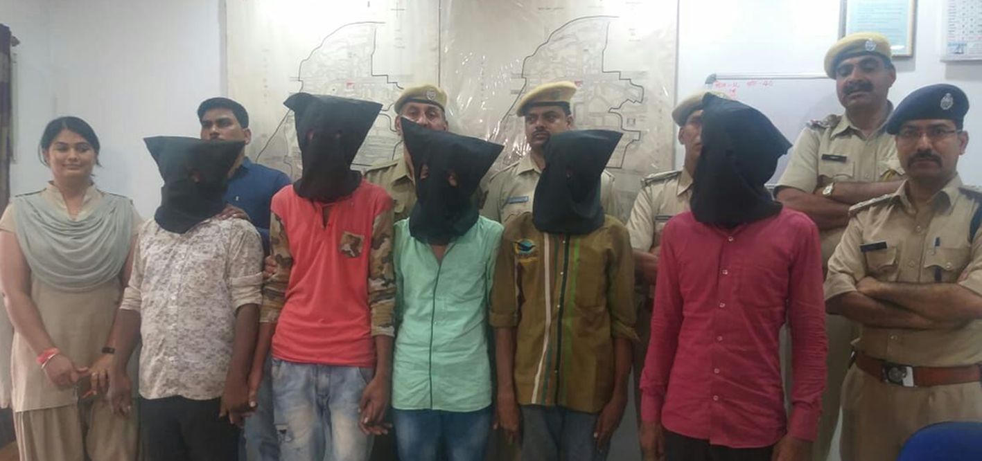 5-accused-of-lakhs-theft-arrested