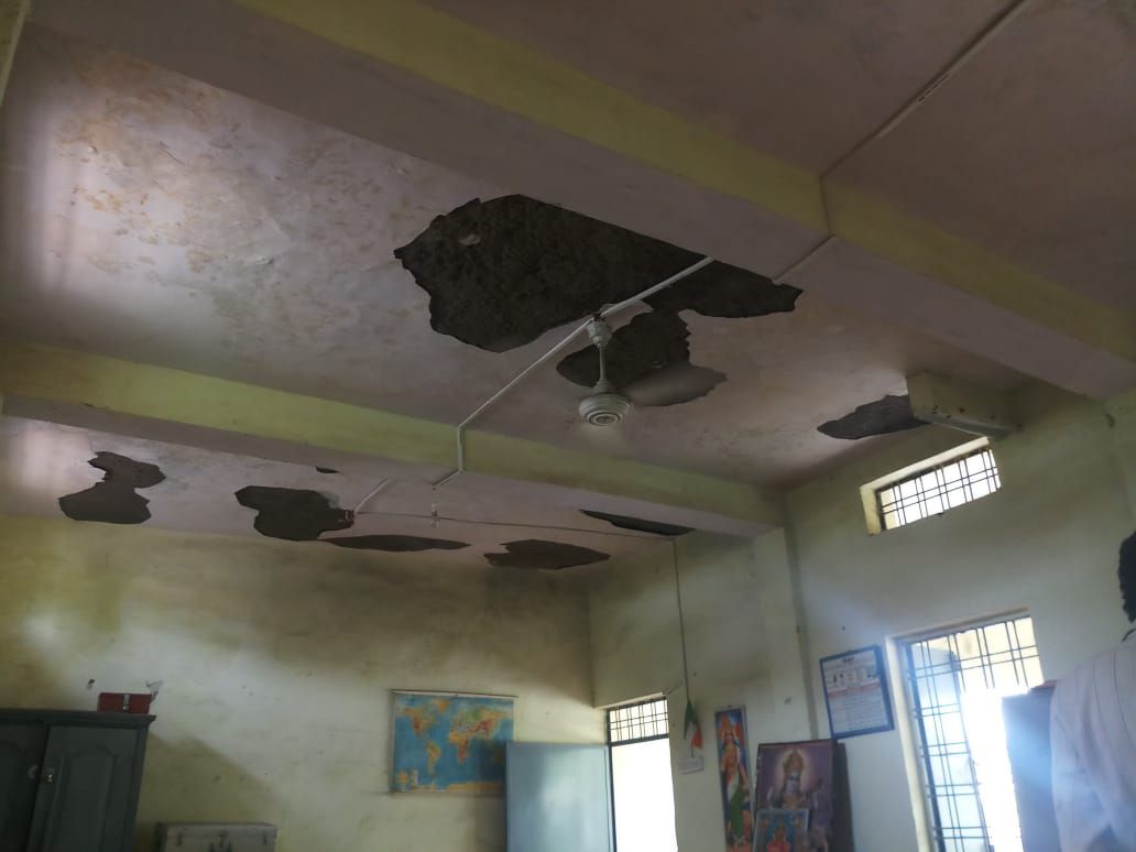School dropped the plaster room, narrowly surviving child