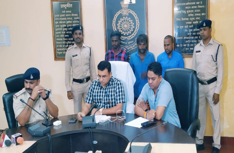 Interstate bike thief gang : 11 बाइक के साथ तीन आरोपी गिरफ्तार, एएसपी ने किया मामले का खुलासा