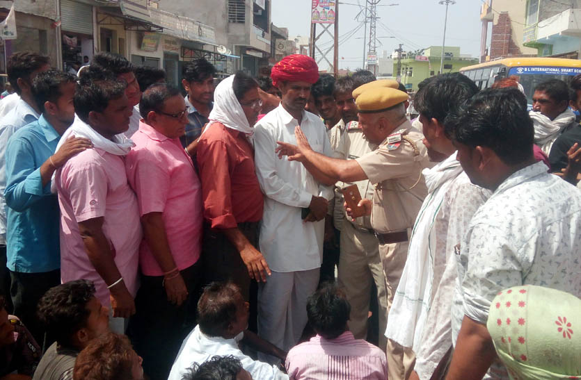 villagers-protest-against-encroachments-on-government-land 